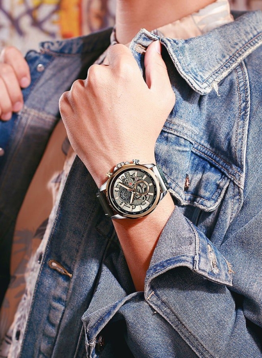 RIC-2OHh CURREN M8380 Wrist Watch