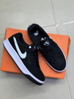 RIN-YR5 Nike SB Adversary Size 40-45